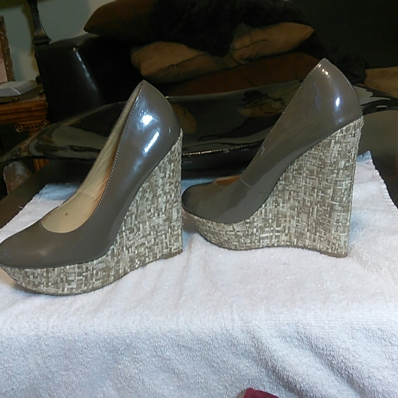 Steve Madden gray patent leather wedge - Picture 4 of 8